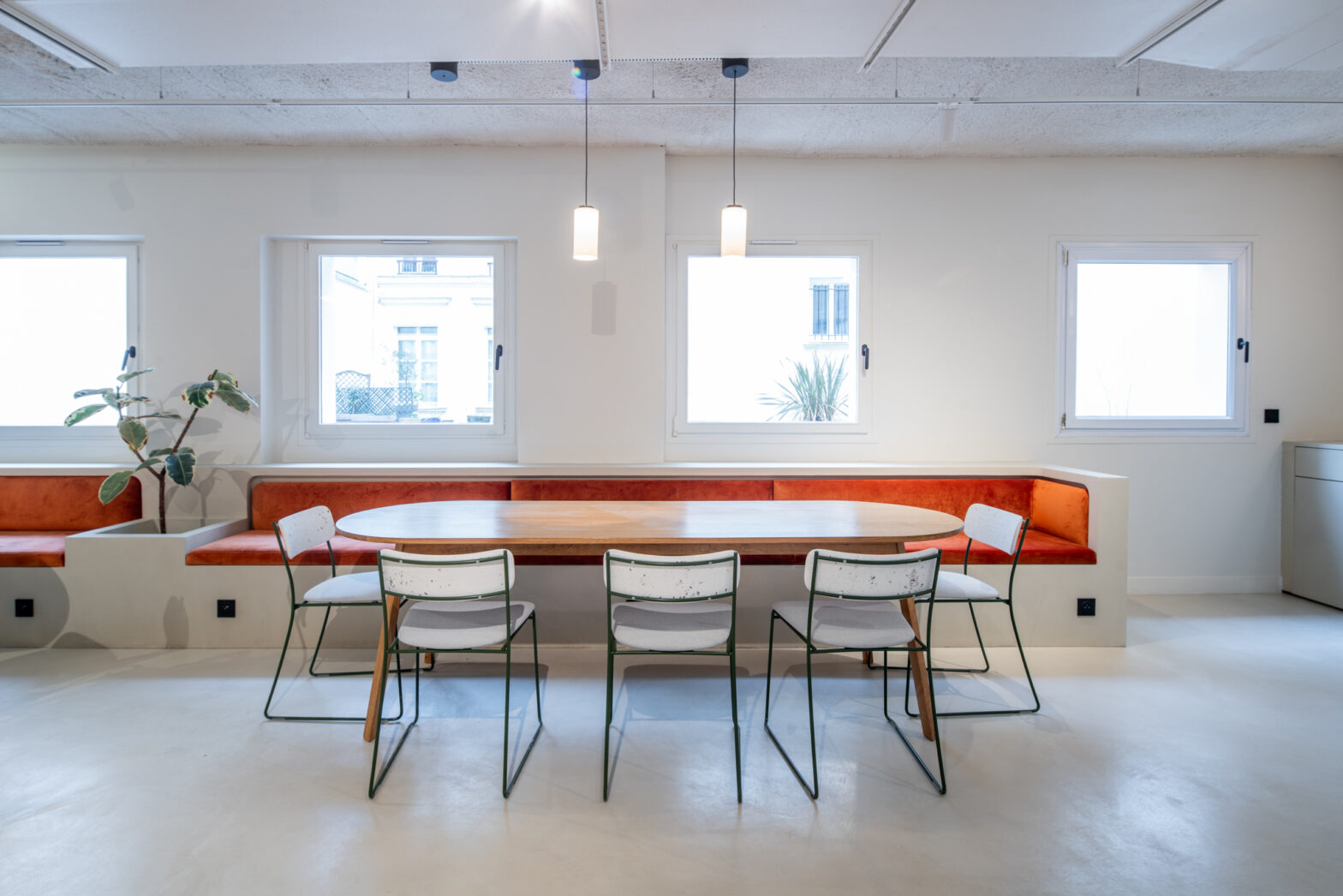Chaise SEN 95.6 : NOMA Éditions x Joro Studio, un Engagement pour un Design Responsable