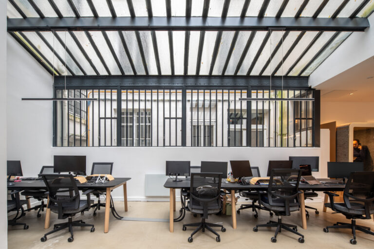Bureaux opérés à Paris : définition, prix, avantages et pièges à éviter en 2026